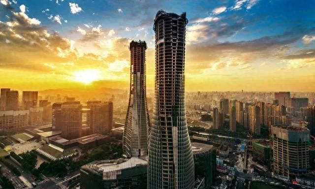 杭州萧山区，这里是浙江省最富裕的地方，也是高楼大厦最多的地方