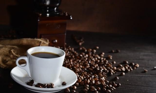 现磨咖啡能直接冲水吗？