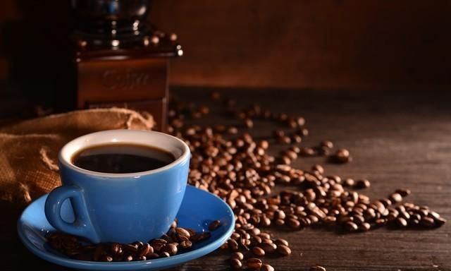 现磨咖啡能直接冲水吗？