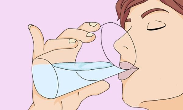 喉咙经常有痰，痰多吐不完，咋回事？不小心咽下，可能有两种后果