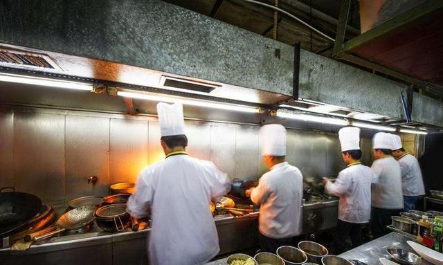 为什么饭馆里大火炒的菜比家里炒出的菜好吃？