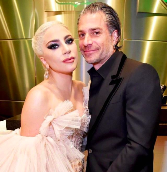 Lady Gaga宣布取消婚约，与男友订婚4个月分手早有预兆
