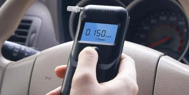 为什么酒精检测仪能测出司机是否喝了酒？