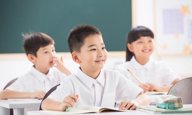 幼儿园“最后一年”很关键，让娃做好2点准备，小学后成绩更优秀