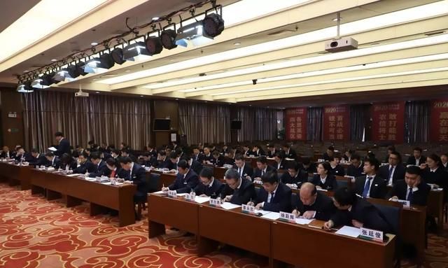 襄汾农商银行召开2019年度高管人员民主评议会