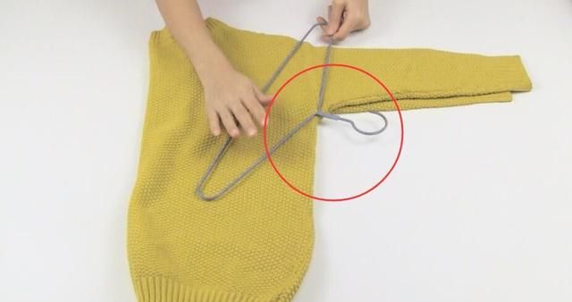 挂毛衣的正确方法，挂多久都不怕变形，方法超简单，一看就会