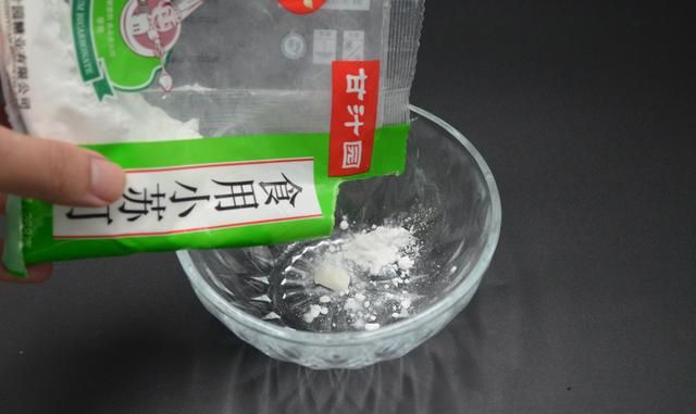 白鞋脏了别用水擦，教你不用一滴水，鞋子越擦越白，方法太棒了